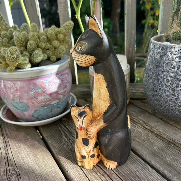 Vintage Wooded Hand Carved And Painted Folk Art Cat W Child Indonesia 10.5"x2.5" - Picture 15 of 16